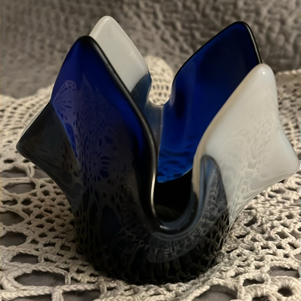 ART GLASS HANDKERCHIEF BOWL COBALT BLUE CASED RIBBON VINTAGE STUDIO ART GLASS